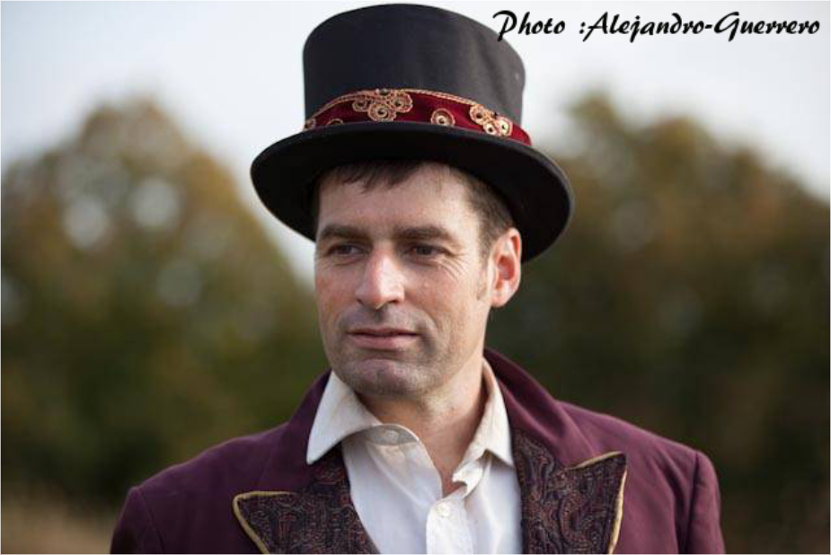 "prsentateur - Monsieur Loyal - ringmaster- animateur de soire - meneur de revue -  Olivier Landre Noliv' "